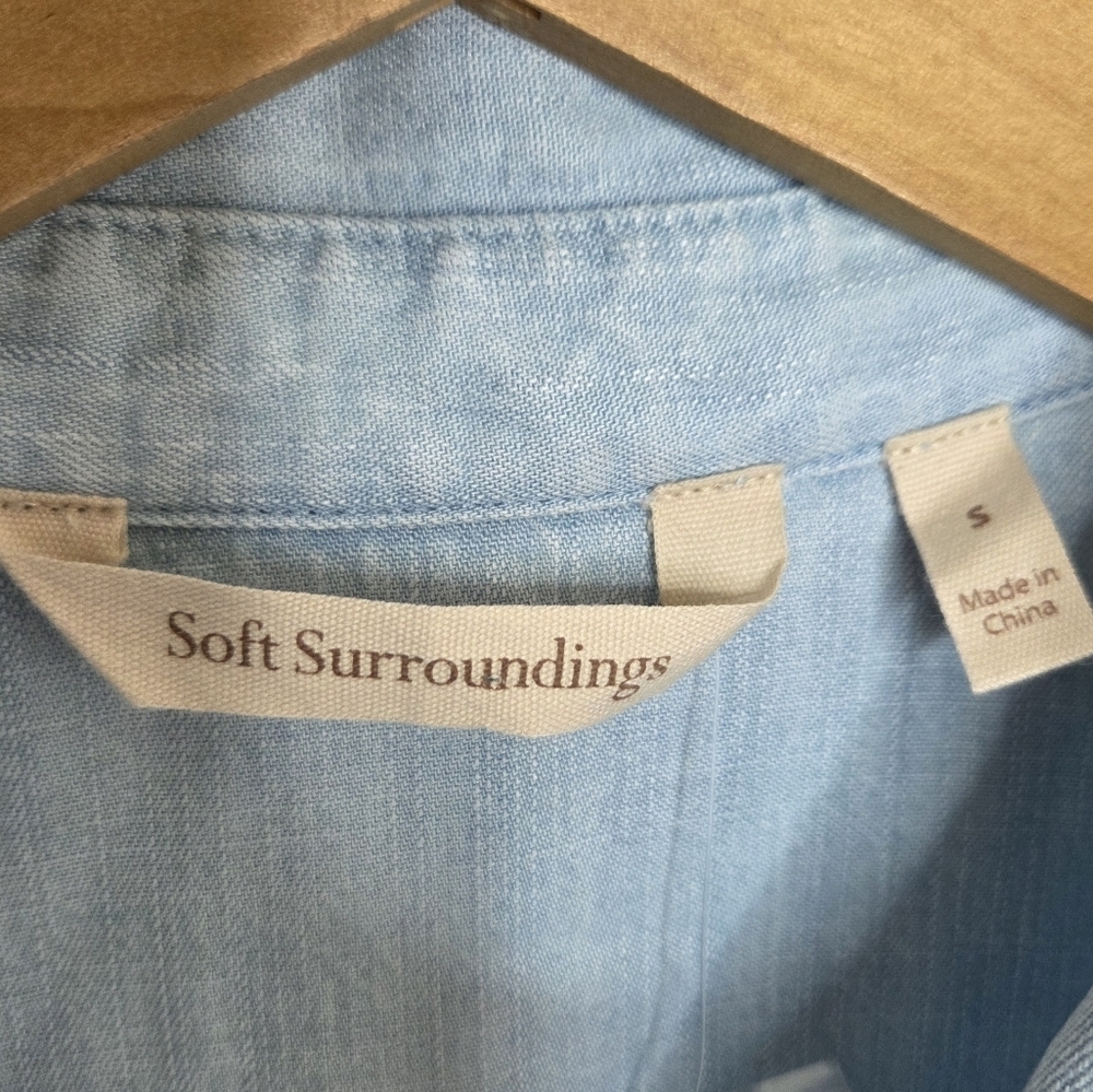 NWT Soft Surroundings Chambray Blue Button Front Sleeveless Shirt Size Small - Picture 3 of 5